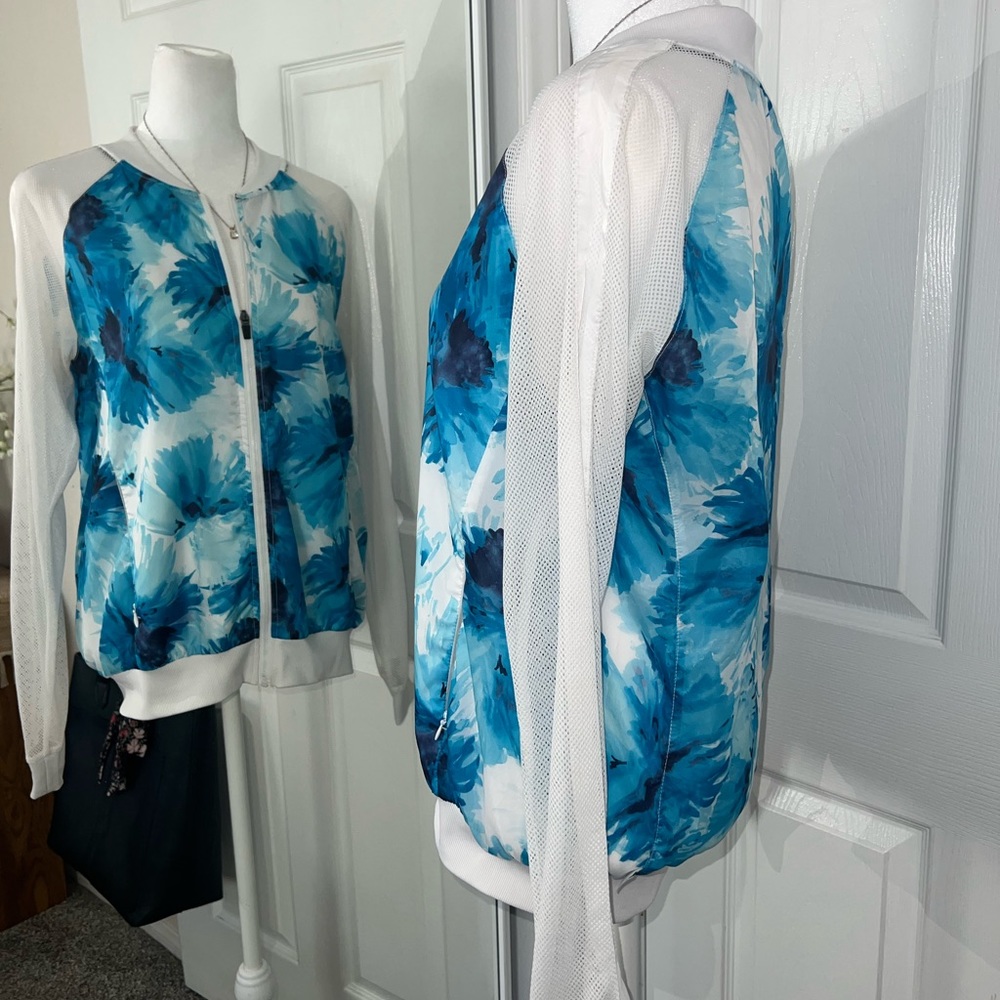 Fabletics Windbreaker Size Small - image 4